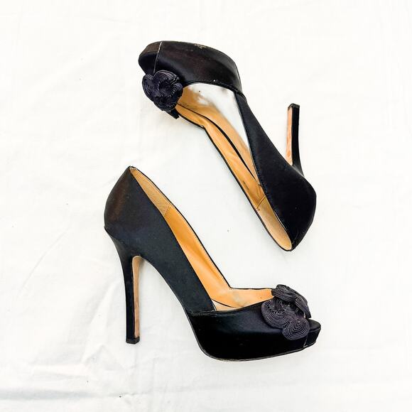 Badgley Mischka Frank Black Satin Rosette Peep Toe Pumps Heels Size 8 - Picture 4 of 5